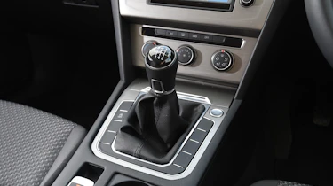 Volkswagen Passat BlueMotion 2016 - gearlever