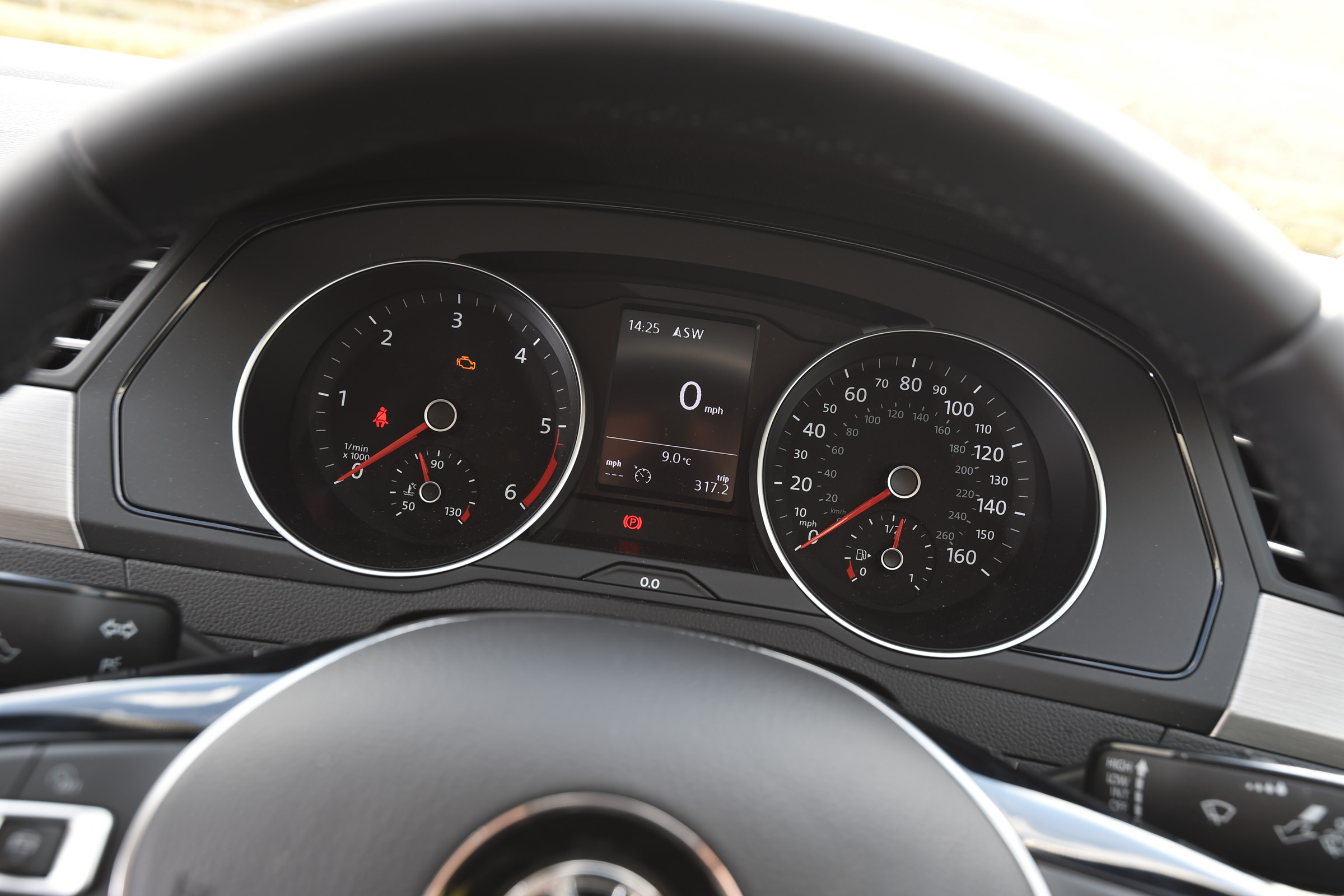 Volkswagen Passat BlueMotion 2016 - instruments