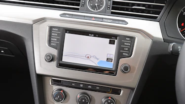 Volkswagen Passat BlueMotion 2016 - infotainment