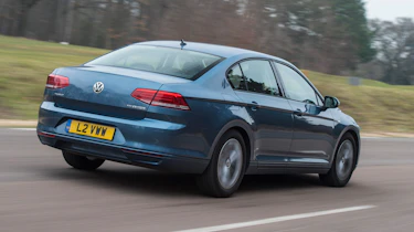 Volkswagen Passat BlueMotion 2016 - rear tracking