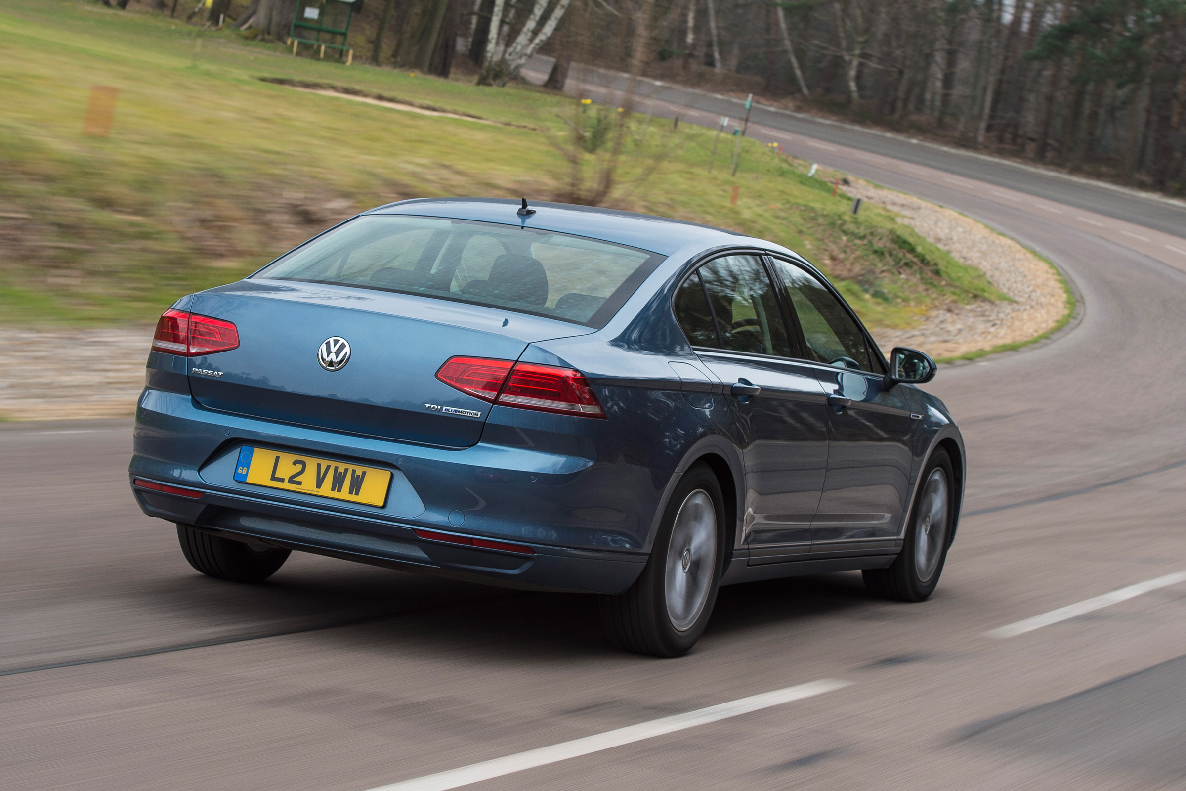 Volkswagen Passat BlueMotion 2016 - rear tracking