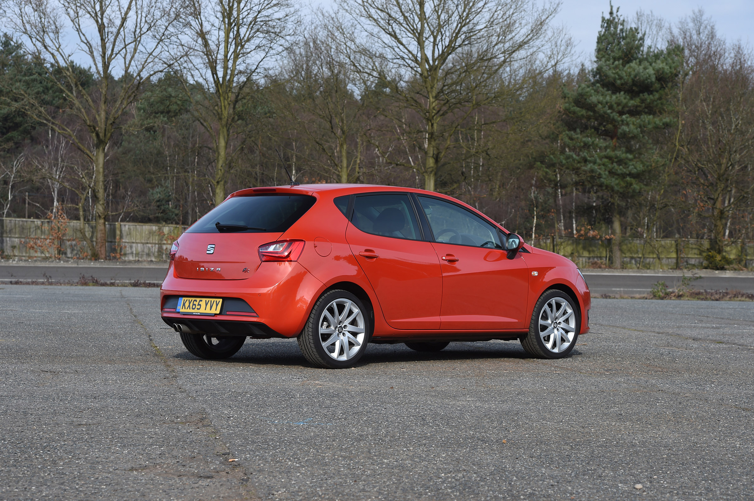 SEAT Ibiza SC FR vs Ford Fiesta Zetec S Black Edition - Ibiza rear three quarter