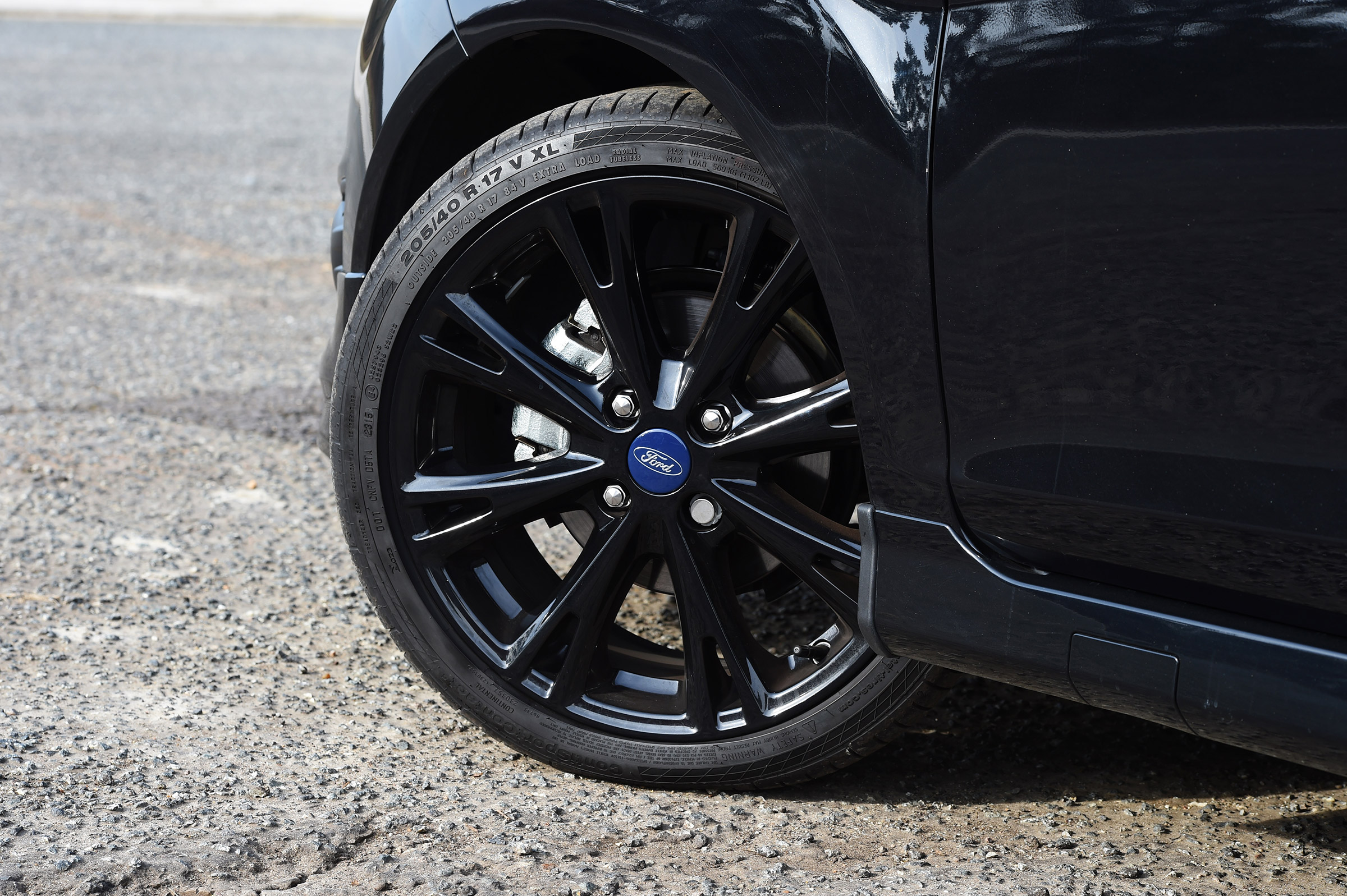 SEAT Ibiza SC FR vs Ford Fiesta Zetec S Black Edition - Fiesta wheel