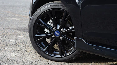 SEAT Ibiza SC FR vs Ford Fiesta Zetec S Black Edition - Fiesta wheel