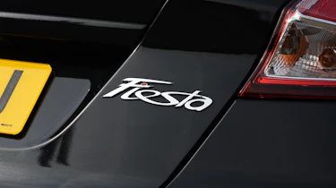 SEAT Ibiza SC FR vs Ford Fiesta Zetec S Black Edition - Fiesta badge