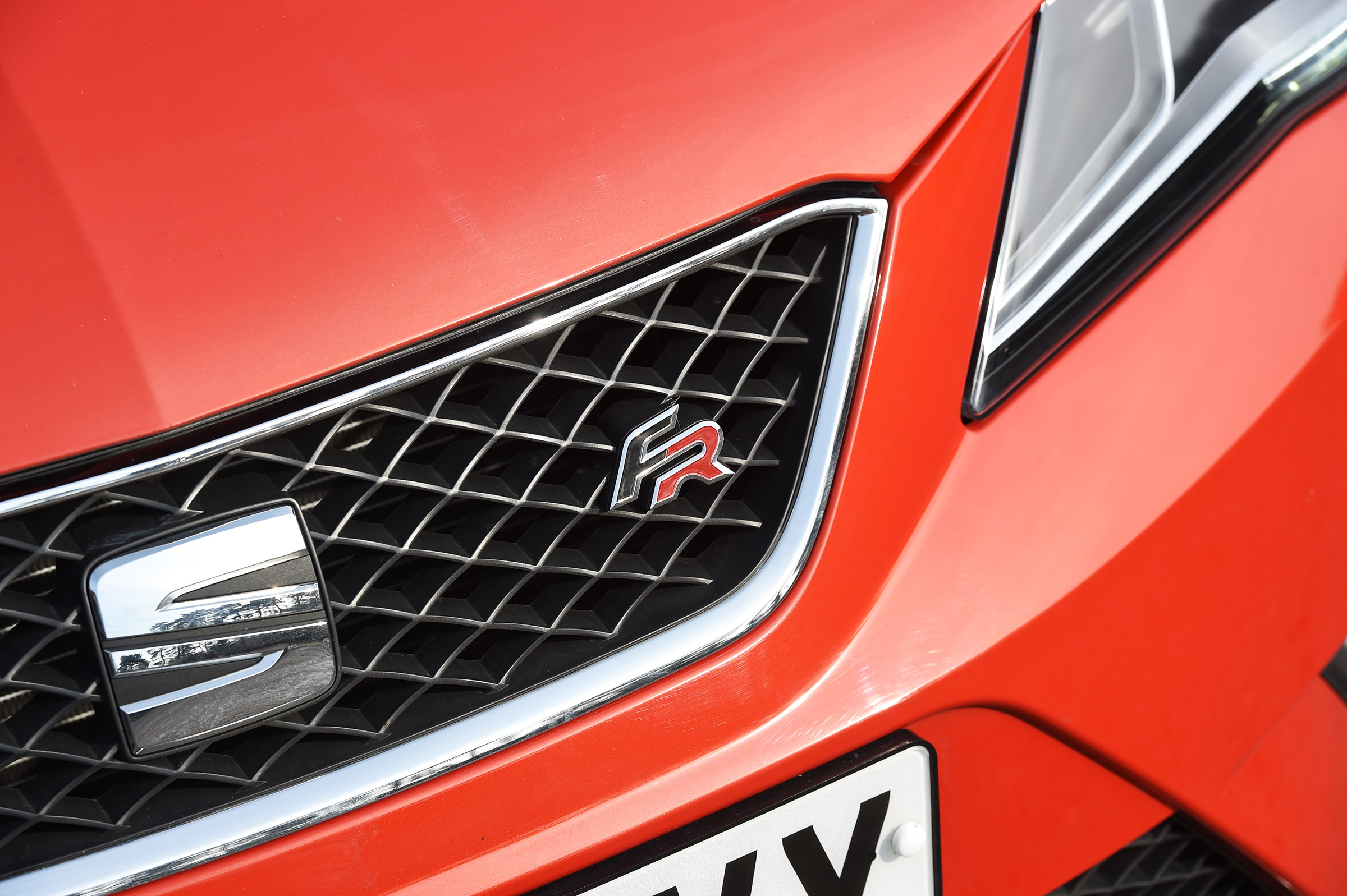 SEAT Ibiza SC FR vs Ford Fiesta Zetec S Black Edition - Ibiza grille