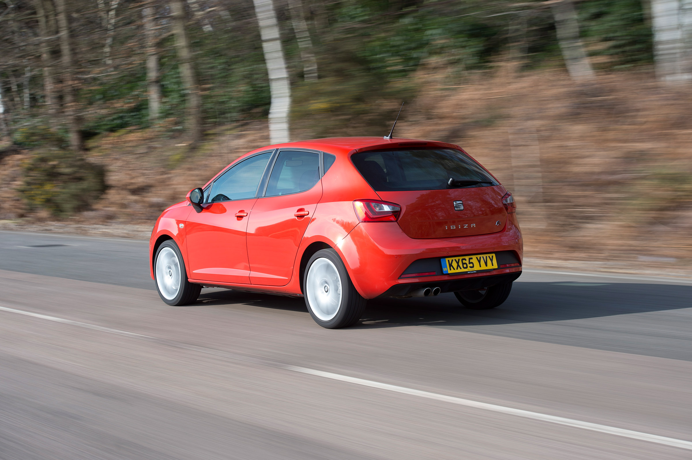 SEAT Ibiza SC FR vs Ford Fiesta Zetec S Black Edition - Ibiza rear tracking