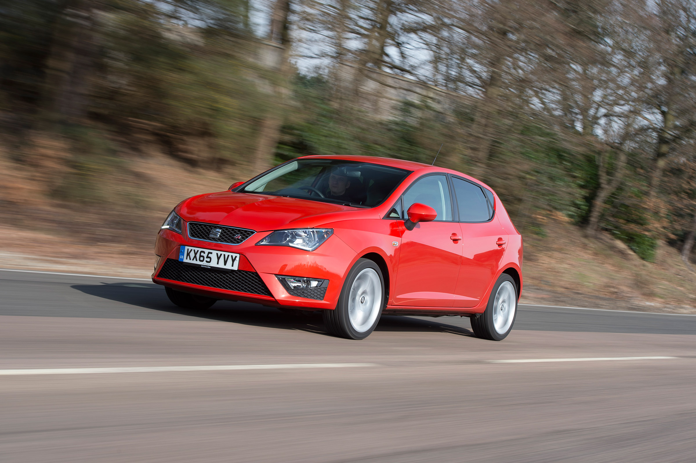 SEAT Ibiza SC FR vs Ford Fiesta Zetec S Black Edition - Ibiza front tracking