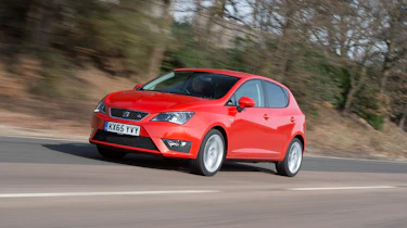 SEAT Ibiza SC FR vs Ford Fiesta Zetec S Black Edition - Ibiza front tracking
