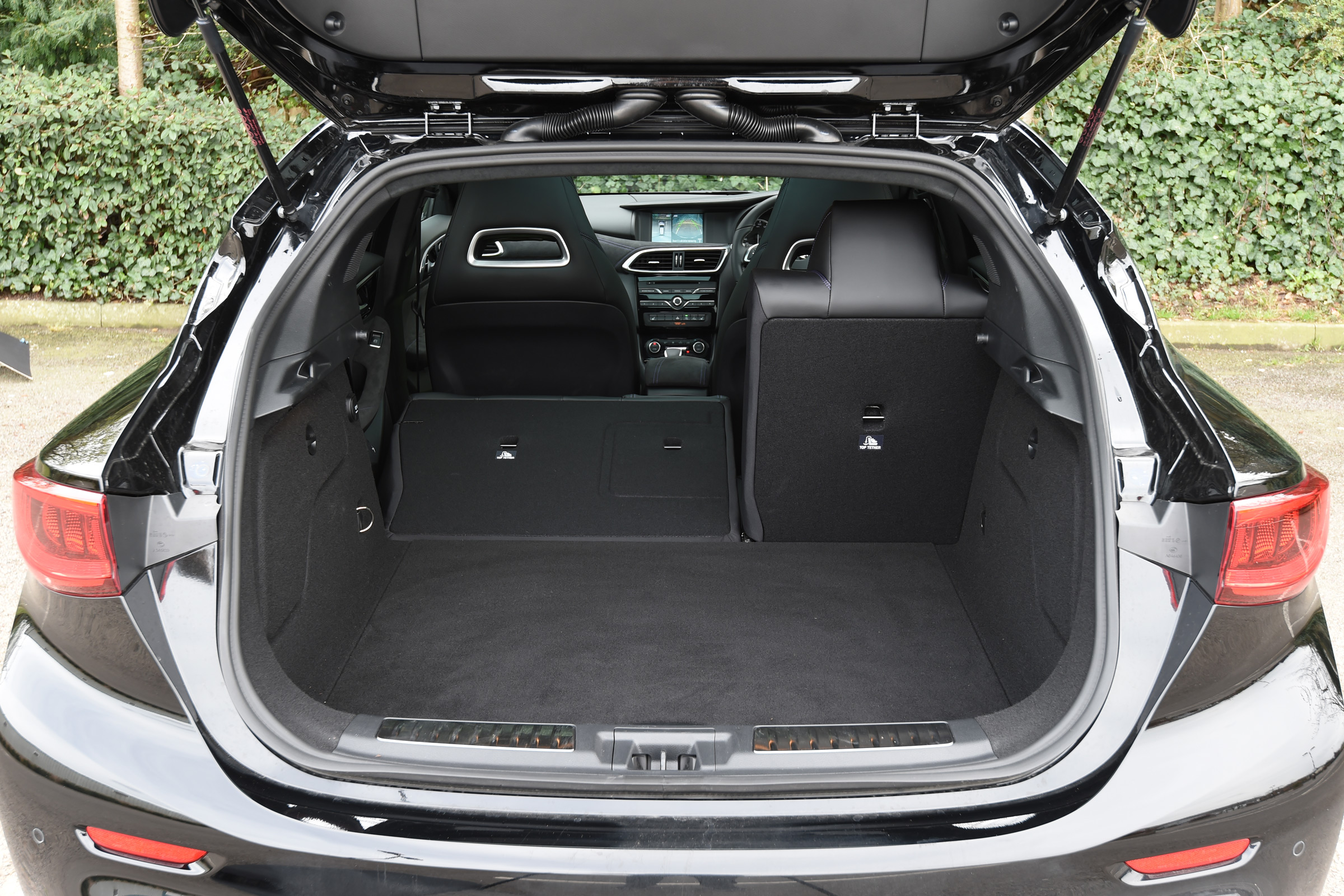Infiniti Q30 Sport AWD 2016 - boot