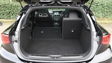 Infiniti Q30 Sport AWD 2016 - boot