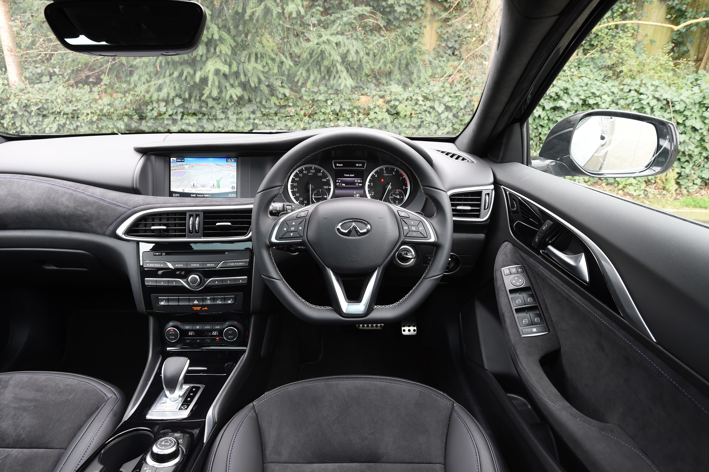 Infiniti Q30 Sport AWD 2016 - interior