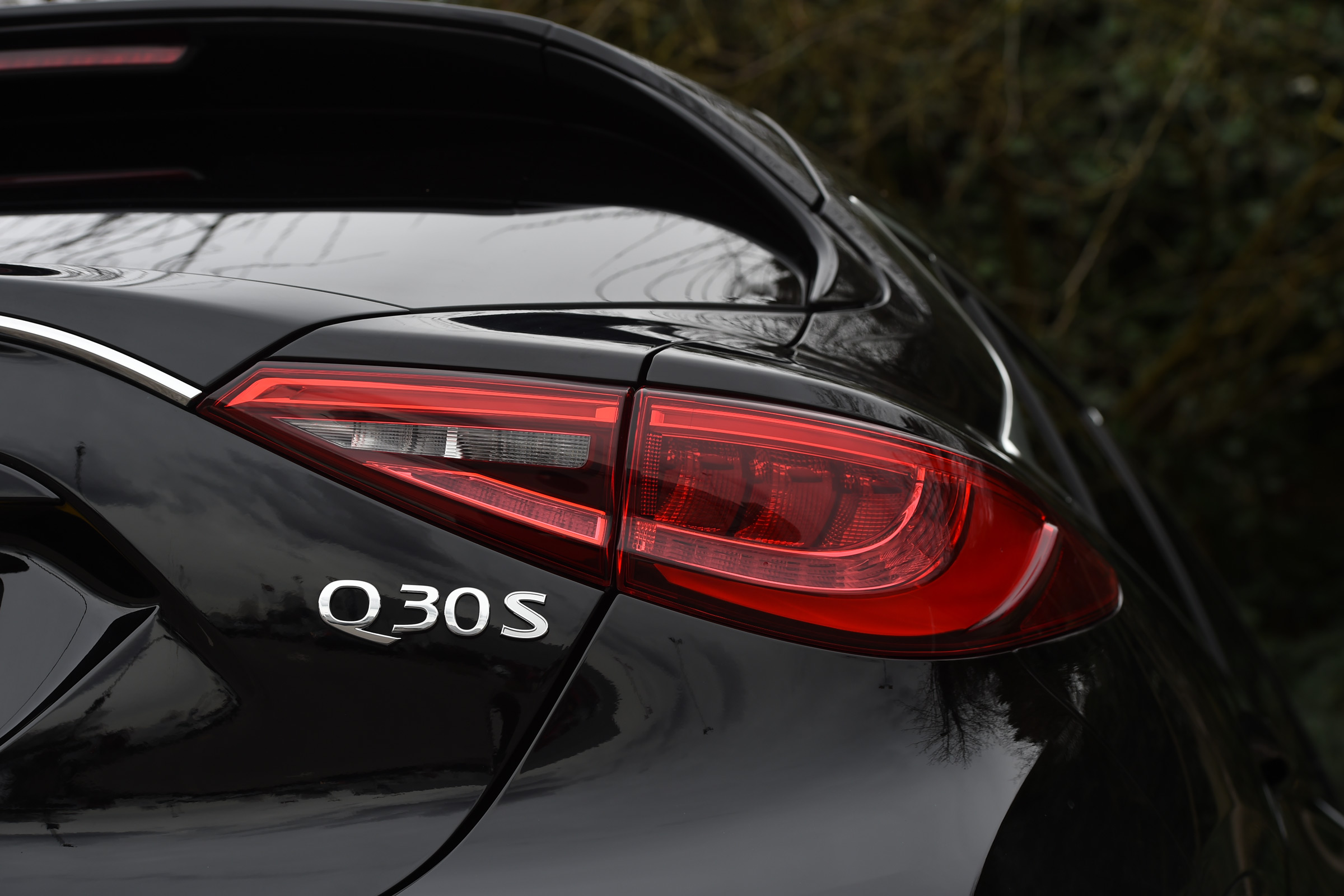 Infiniti Q30 Sport AWD 2016 - rear light