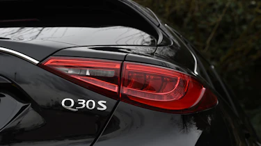 Infiniti Q30 Sport AWD 2016 - rear light