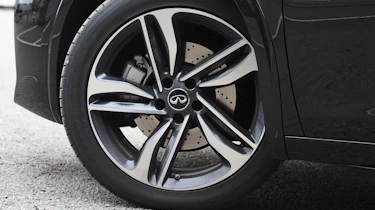 Infiniti Q30 Sport AWD 2016 - wheel