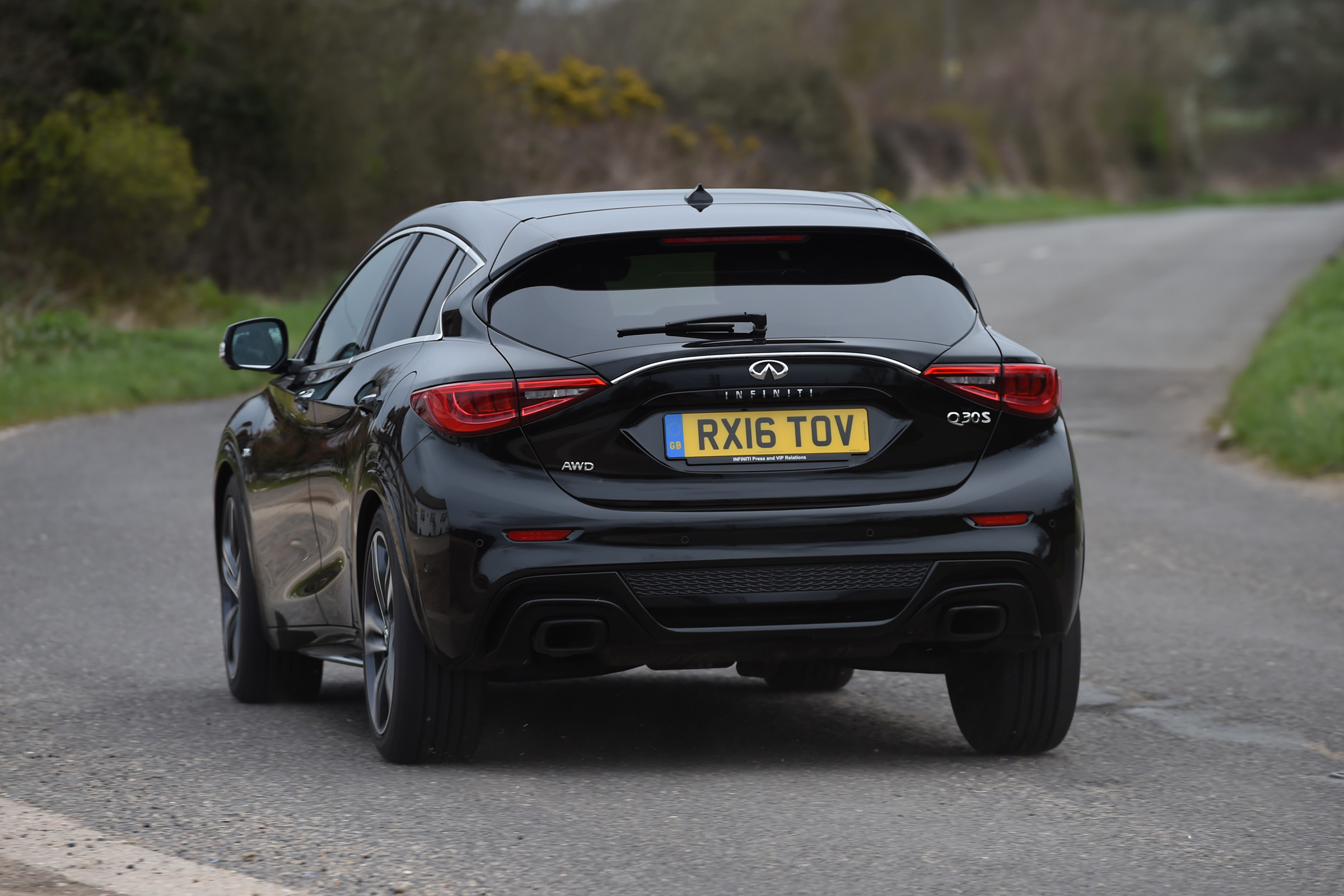 Infiniti Q30 Sport AWD 2016 - rear cornering