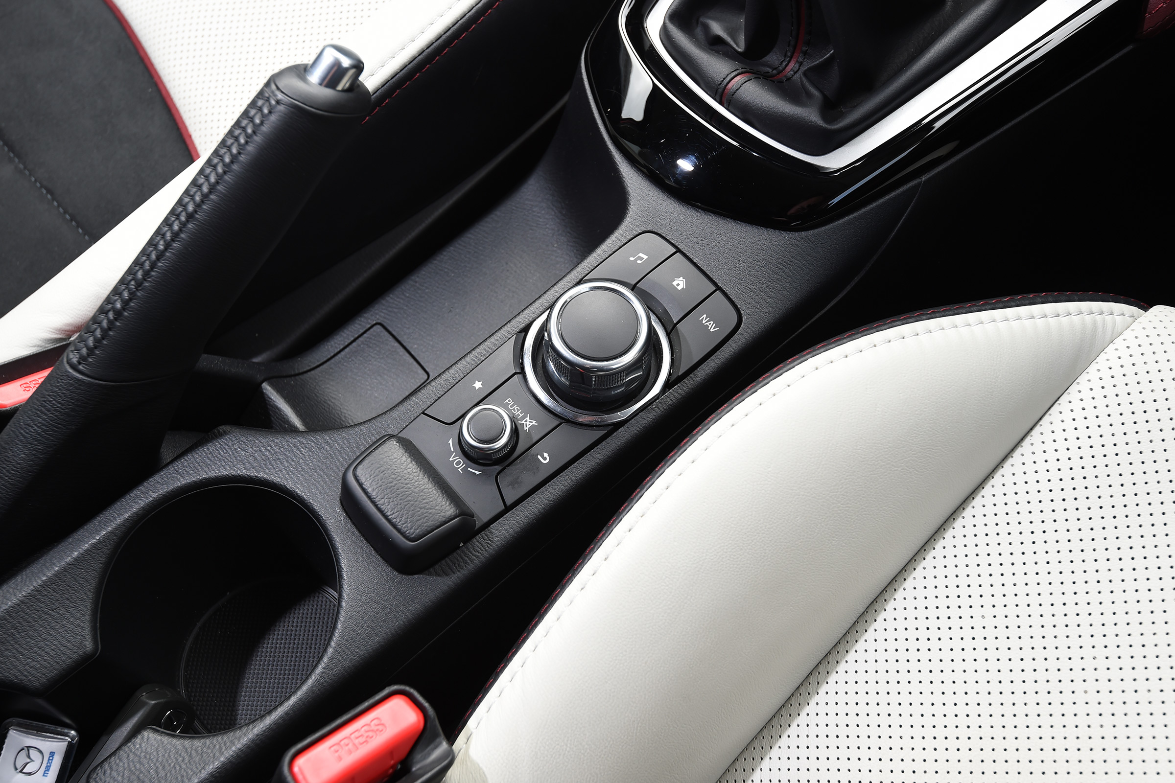 Mazda CX-3 - centre console