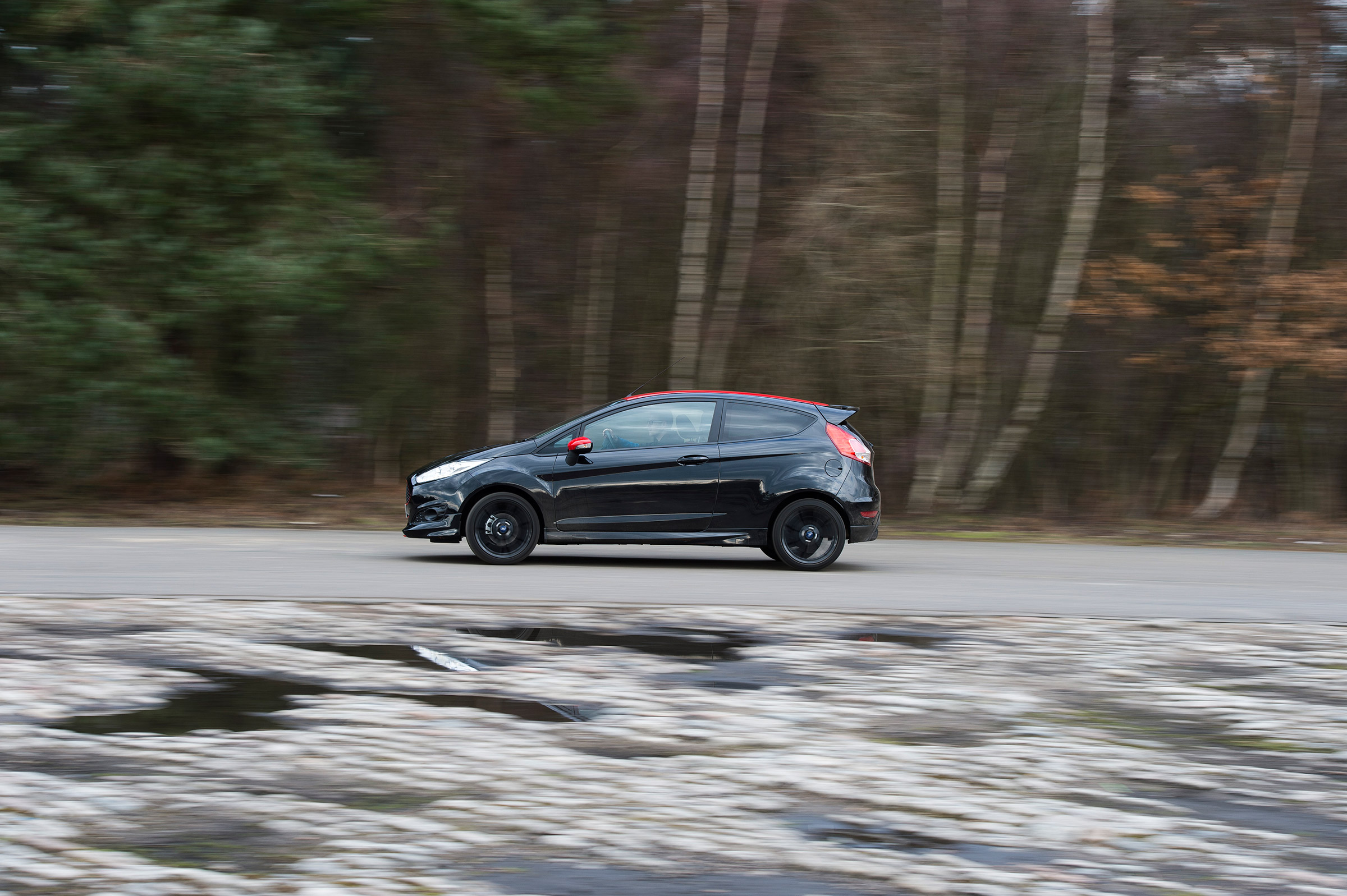 SEAT Ibiza SC FR vs Ford Fiesta Zetec S Black Edition - Fiesta side tracking