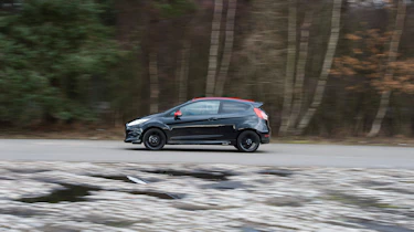 SEAT Ibiza SC FR vs Ford Fiesta Zetec S Black Edition - Fiesta side tracking
