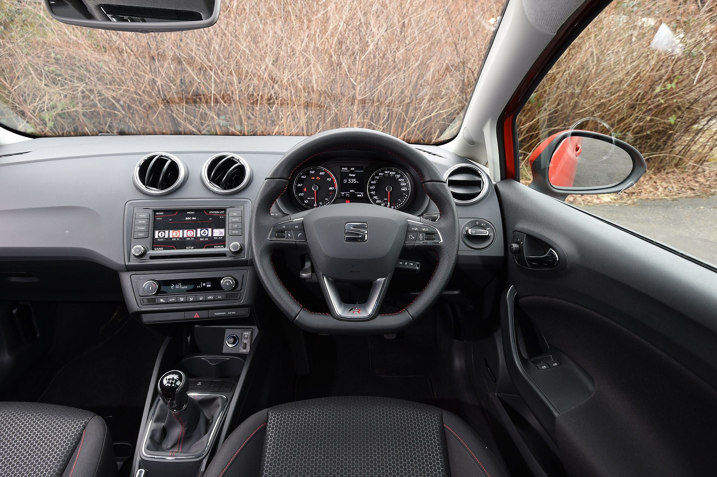 SEAT Ibiza SC FR vs Ford Fiesta Zetec S Black Edition - Ibiza interior