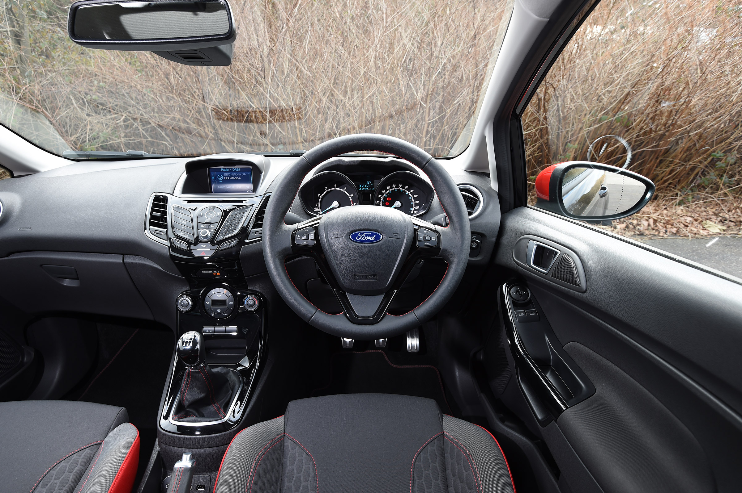 SEAT Ibiza SC FR vs Ford Fiesta Zetec S Black Edition - Fiesta interior