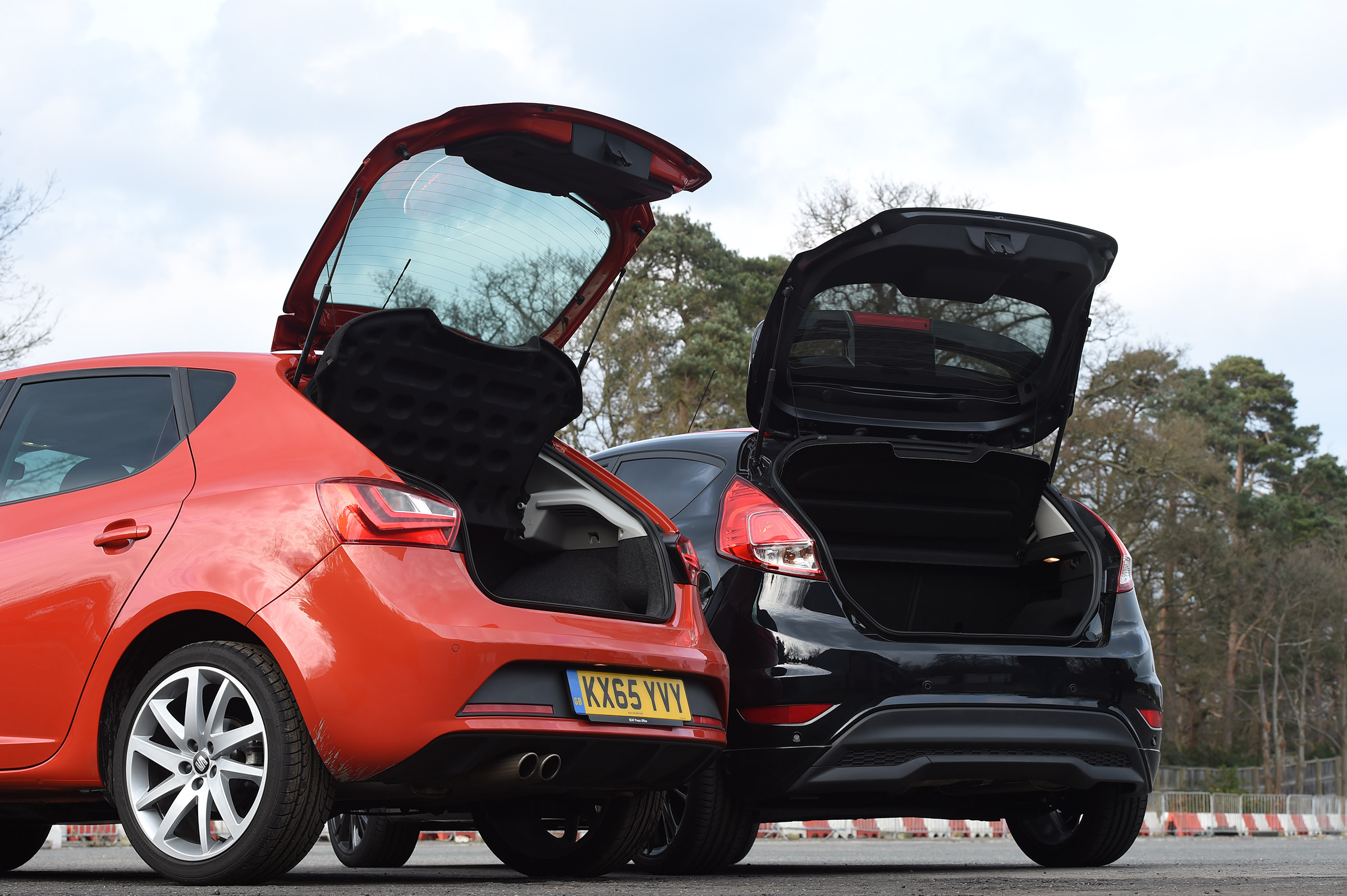 SEAT Ibiza SC FR vs Ford Fiesta Zetec S Black Edition - boot comparison