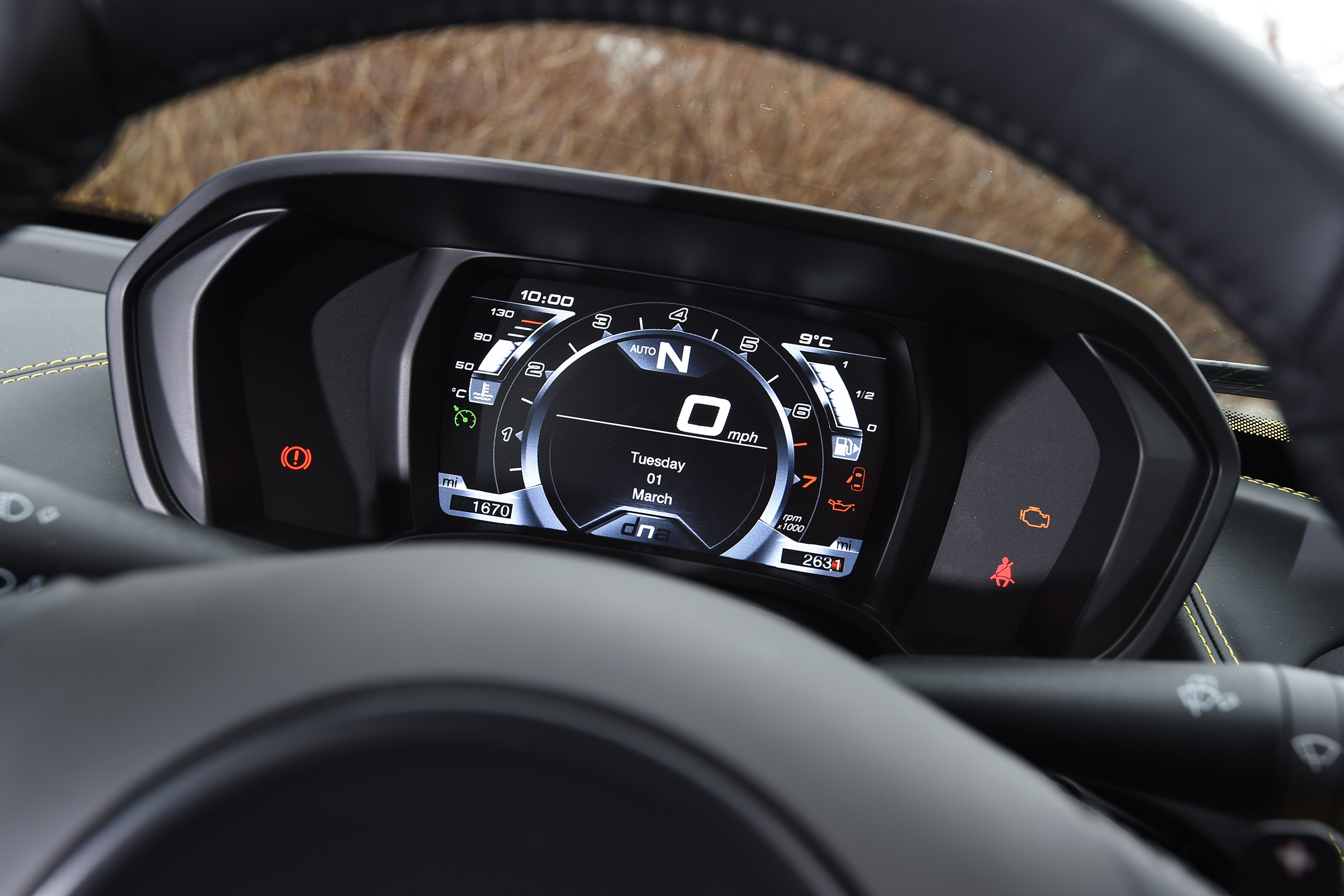 Alfa Romeo 4C Spider - dials