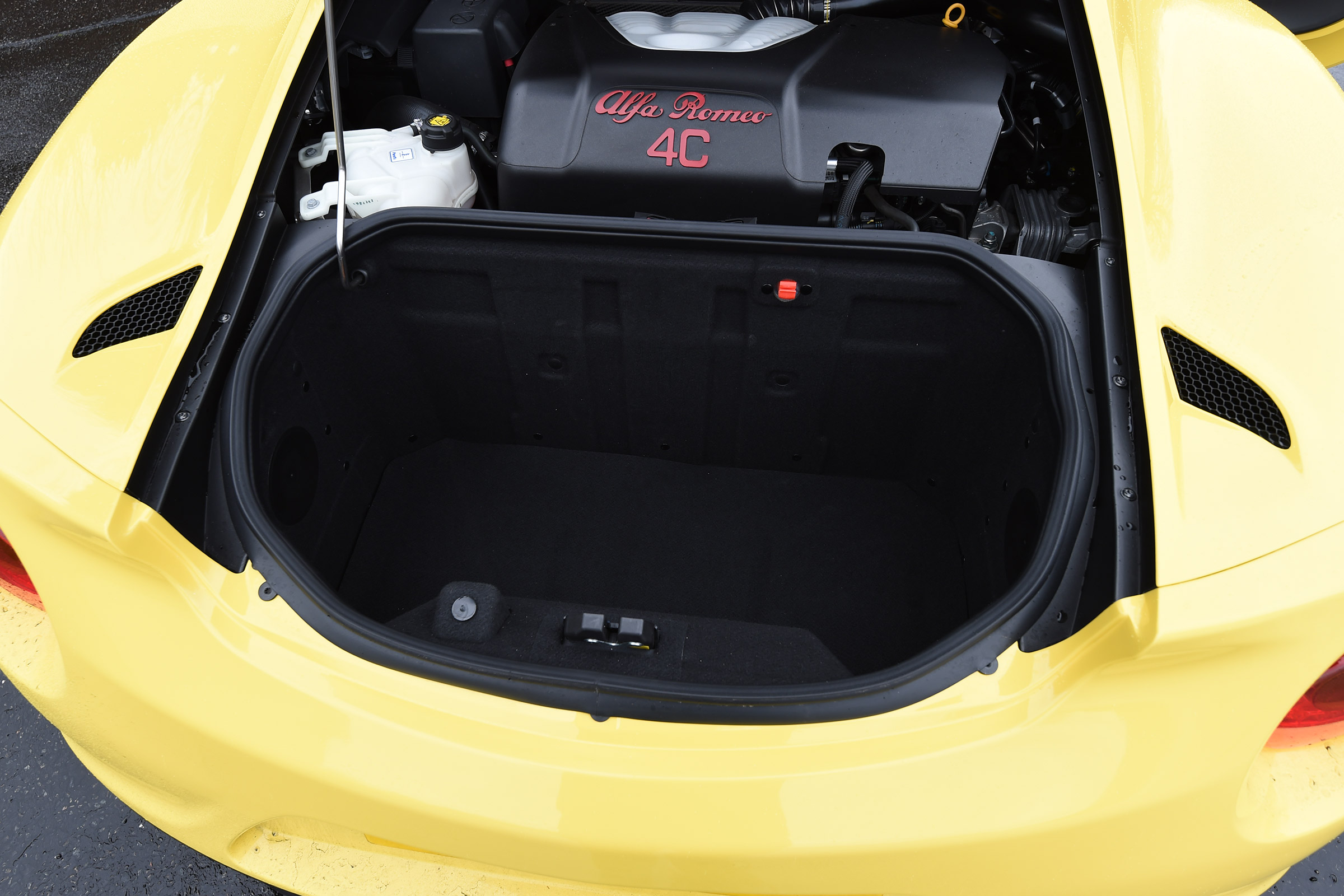 Alfa Romeo 4C Spider - boot