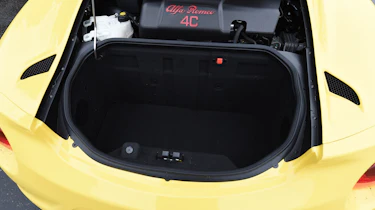 Alfa Romeo 4C Spider - boot