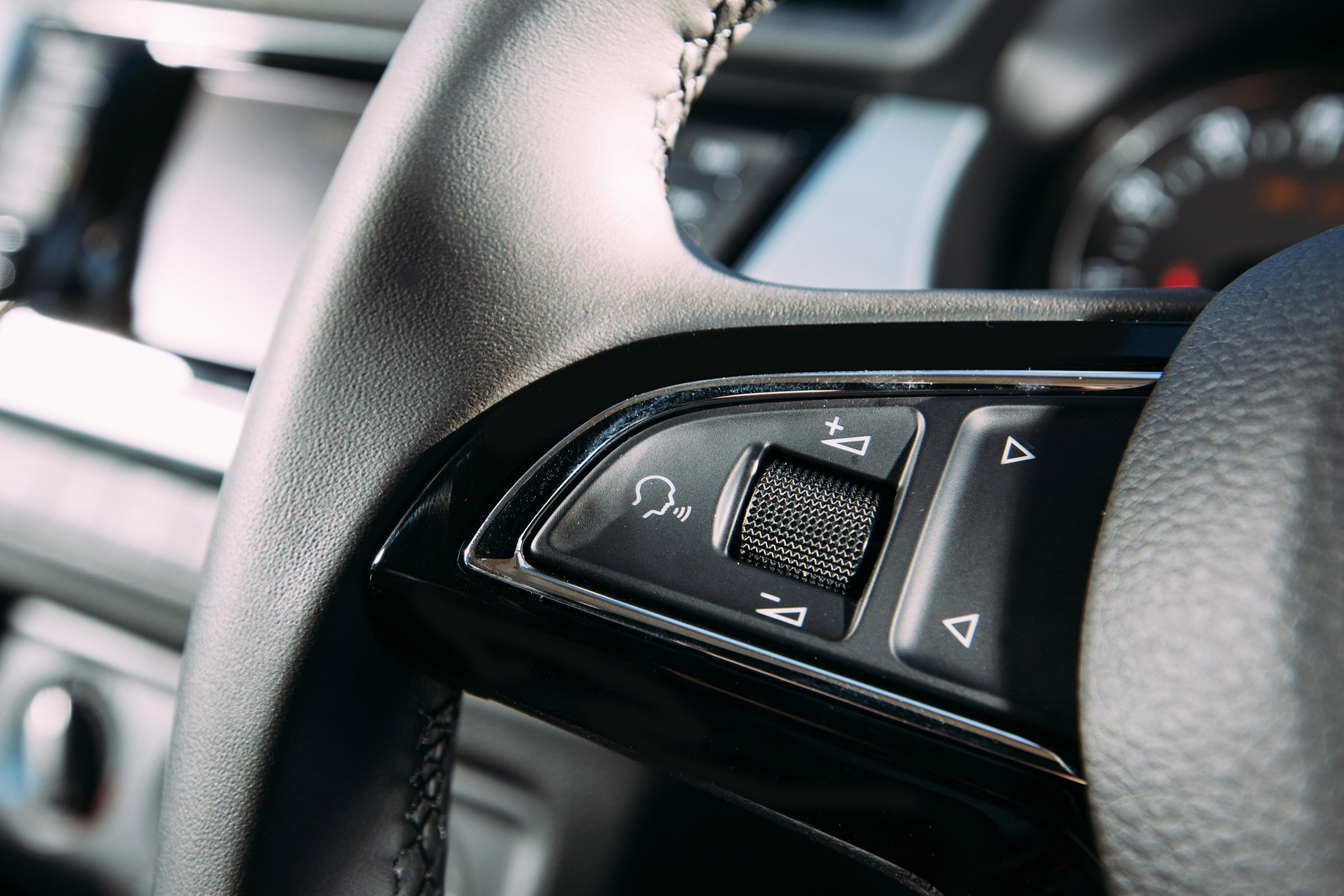 Skoda Fabia Colour Edition - steering wheel detail