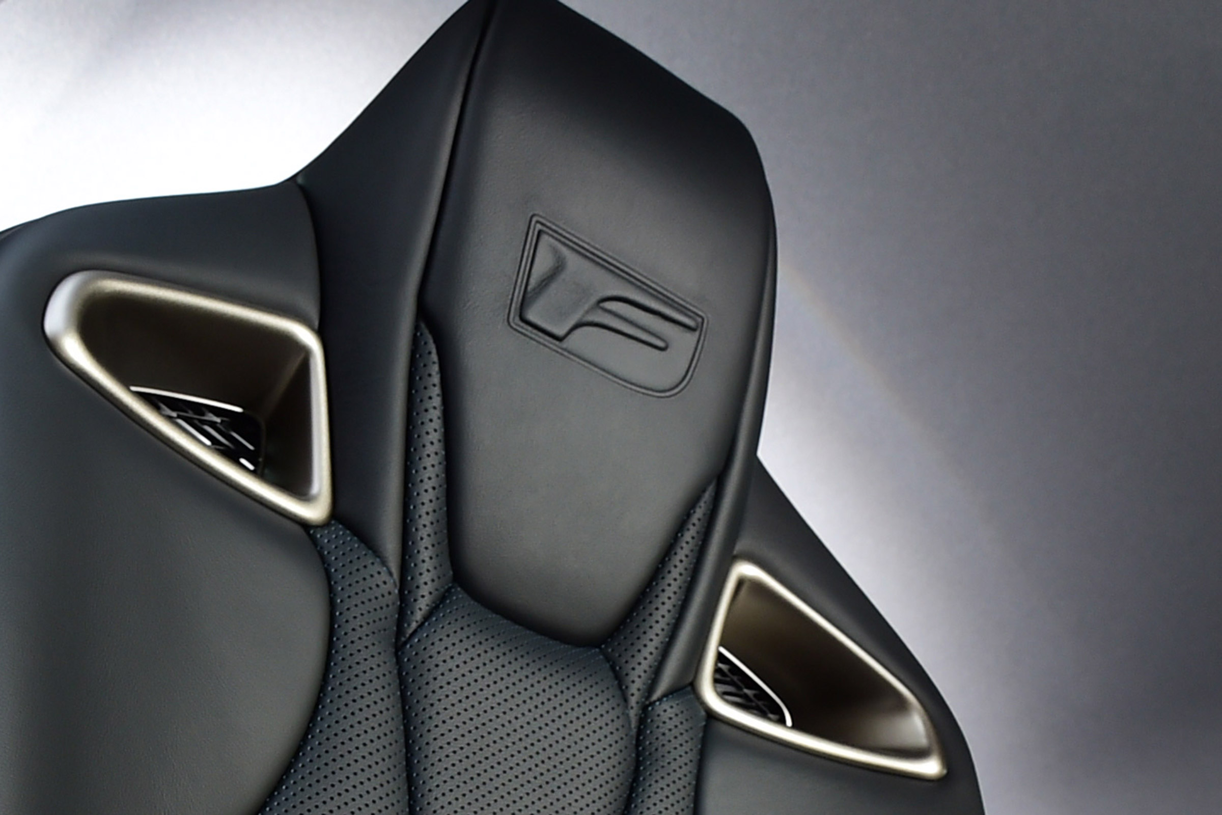 Lexus GS F - seat detail