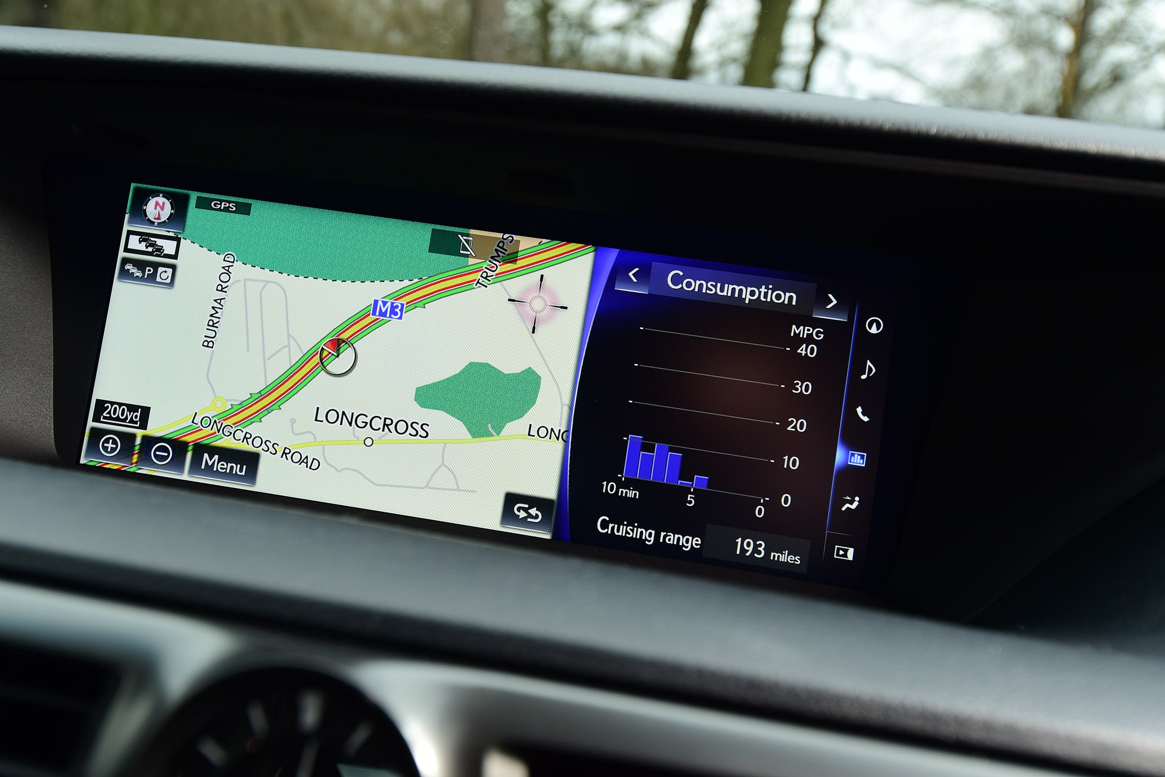 Lexus GS F - sat-nav