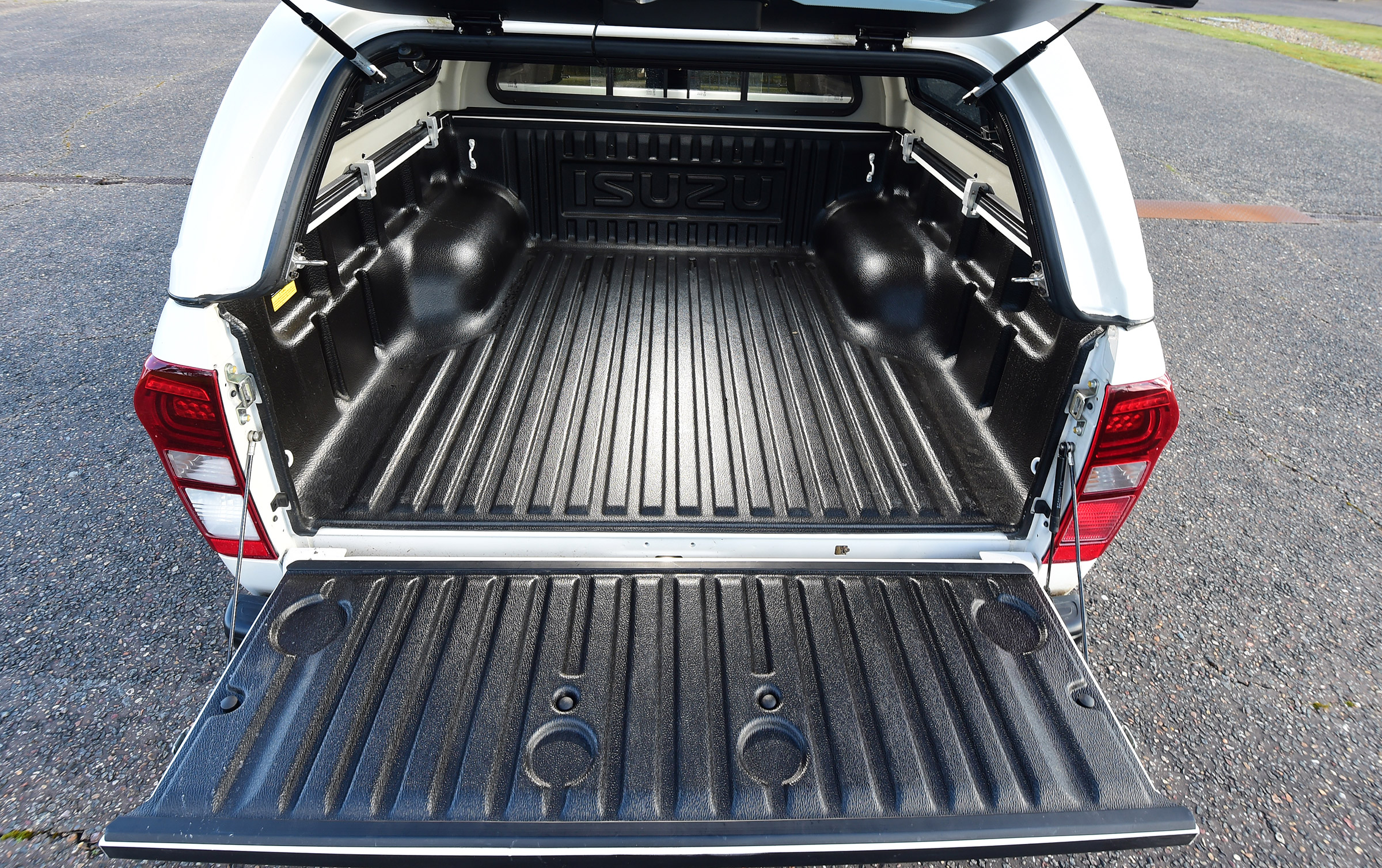 Isuzu D-Max - load space