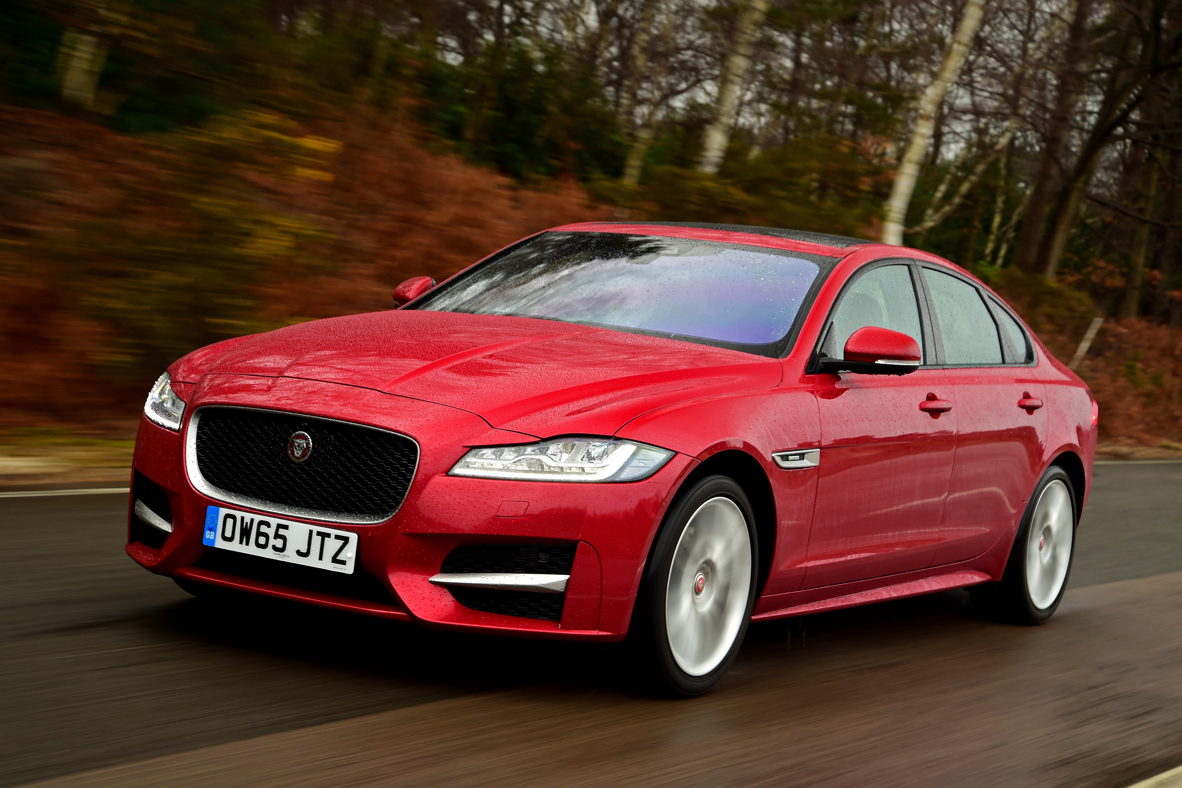Jaguar XF 2.0d AWD 2016 - front tracking
