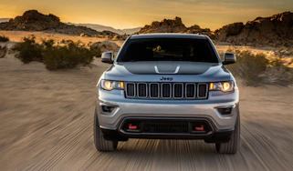 Jeep Grand Cherokee Trailhawk - front