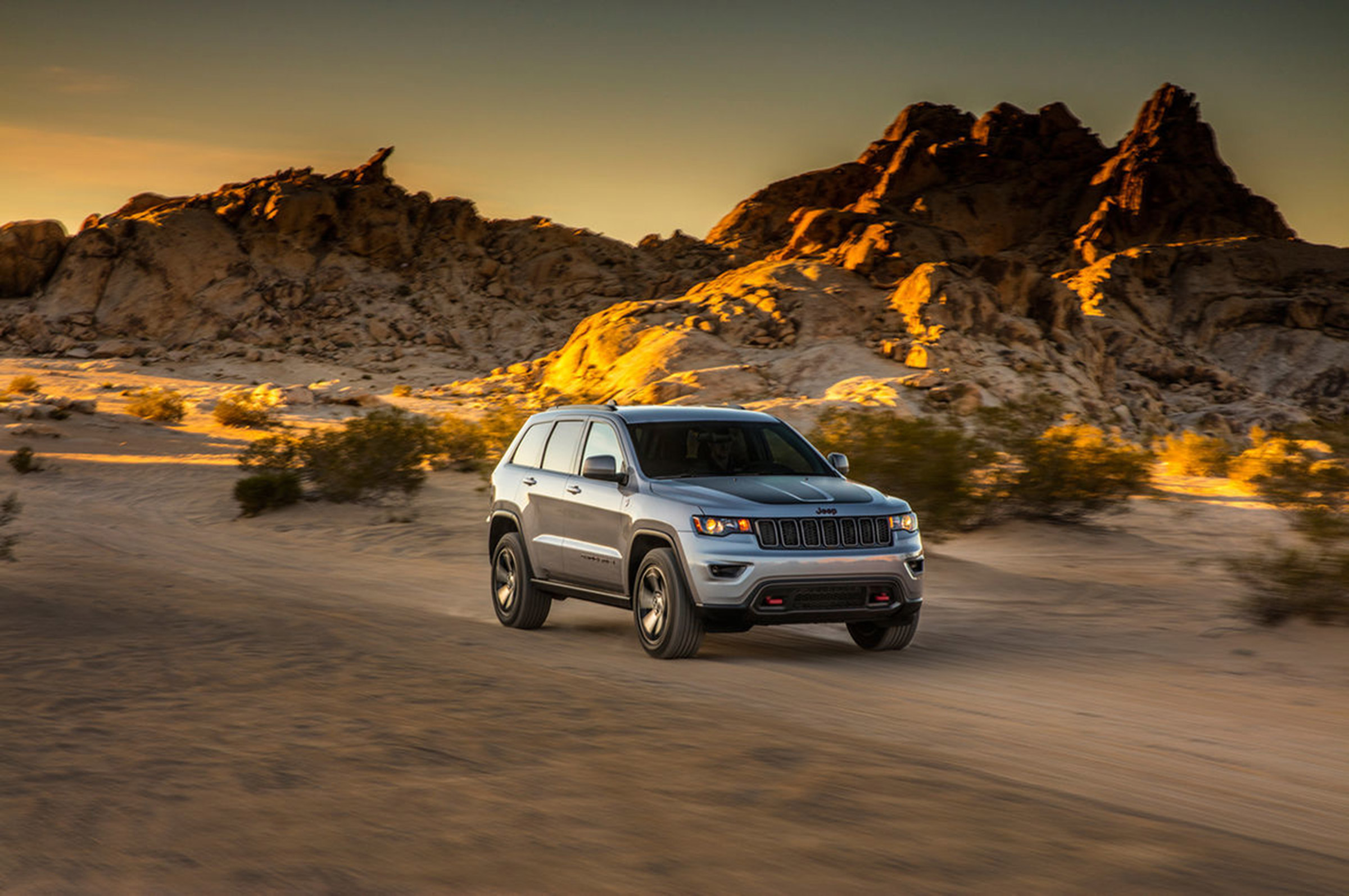 Jeep Grand Cherokee Trailhawk - front three quarter