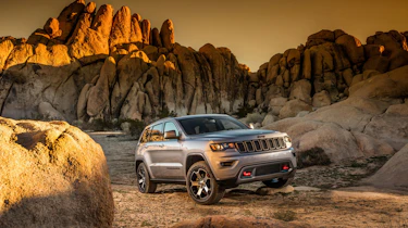 Jeep Grand Cherokee Trailhawk - front three quarter
