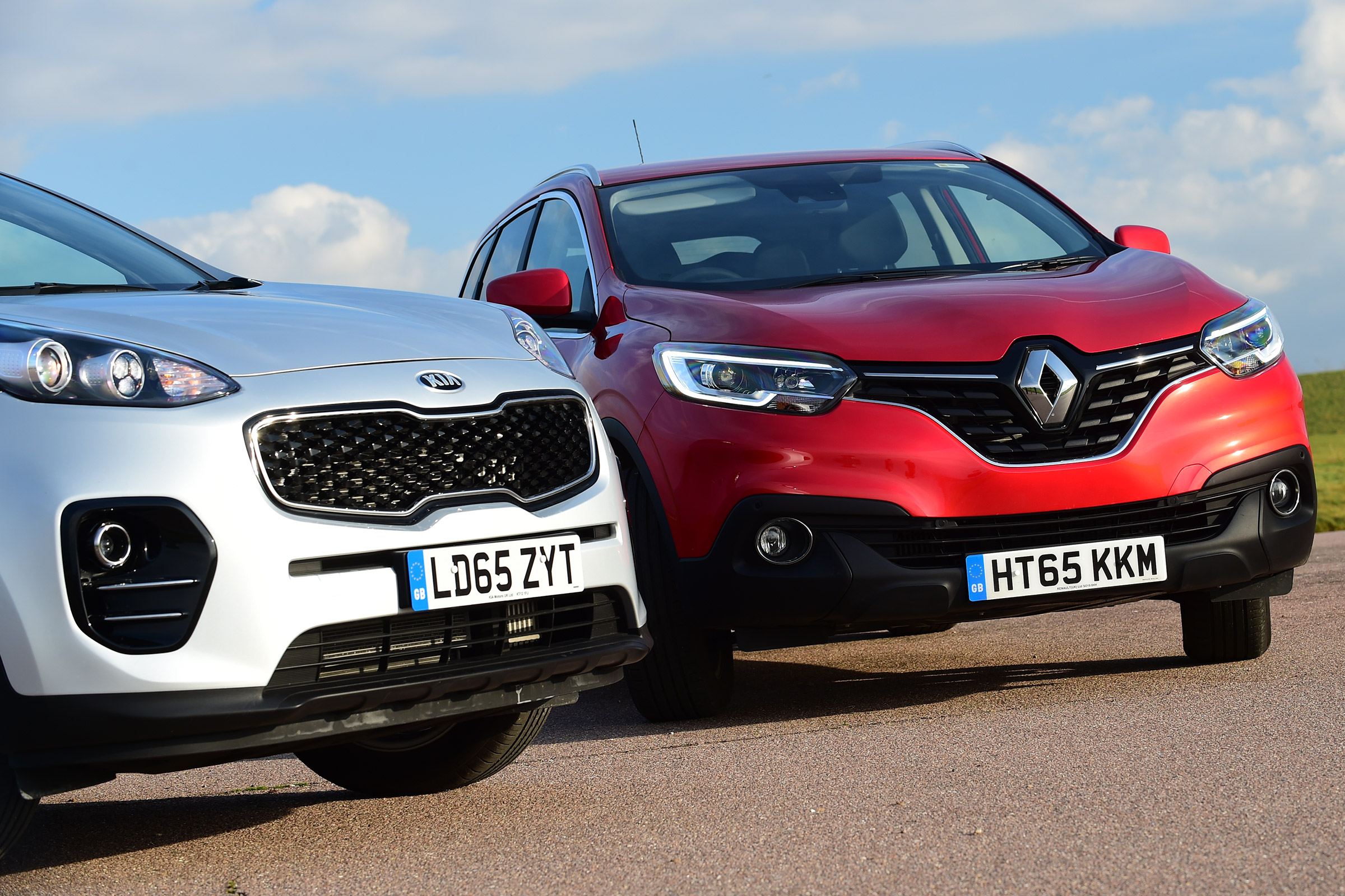 Kia Sportage vs Renault Kadjar - front details