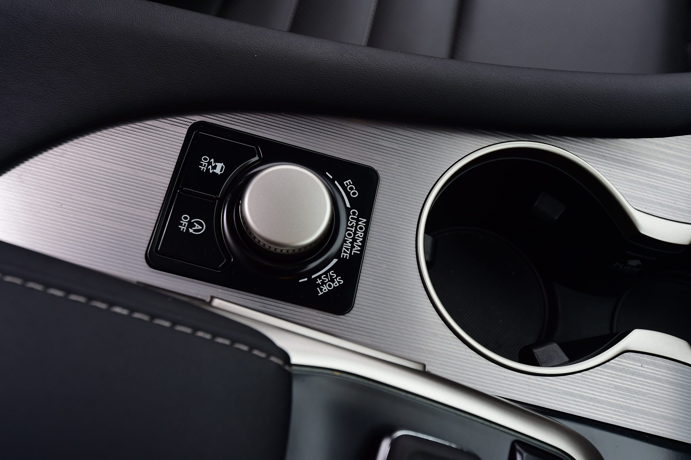 Lexus RX 200t - centre console
