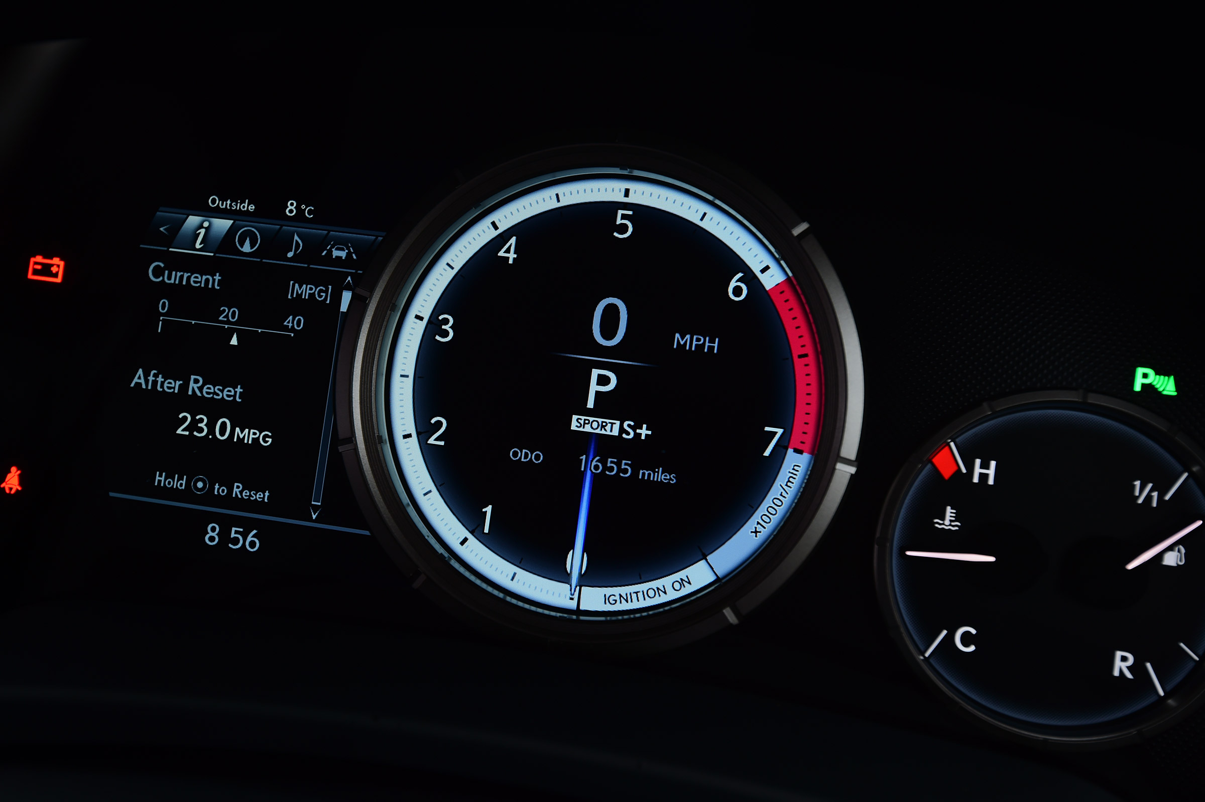 Lexus RX 200t - dials