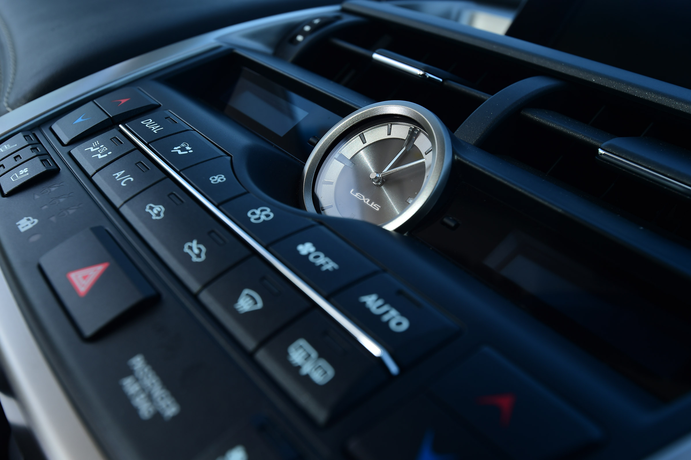 Lexus NX long-termer - clock