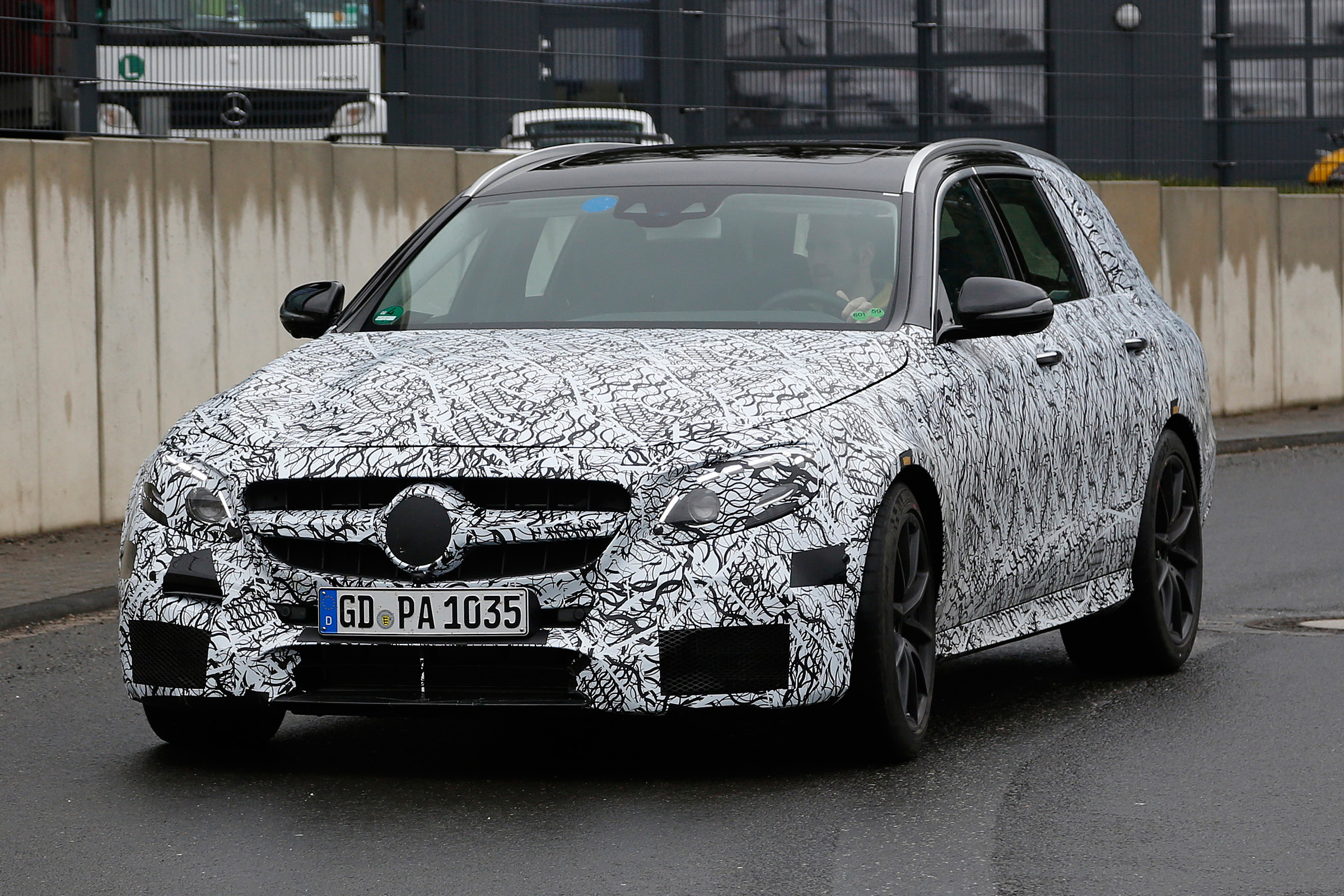Mercedes-AMG E 63 2016 spy shots - estate front