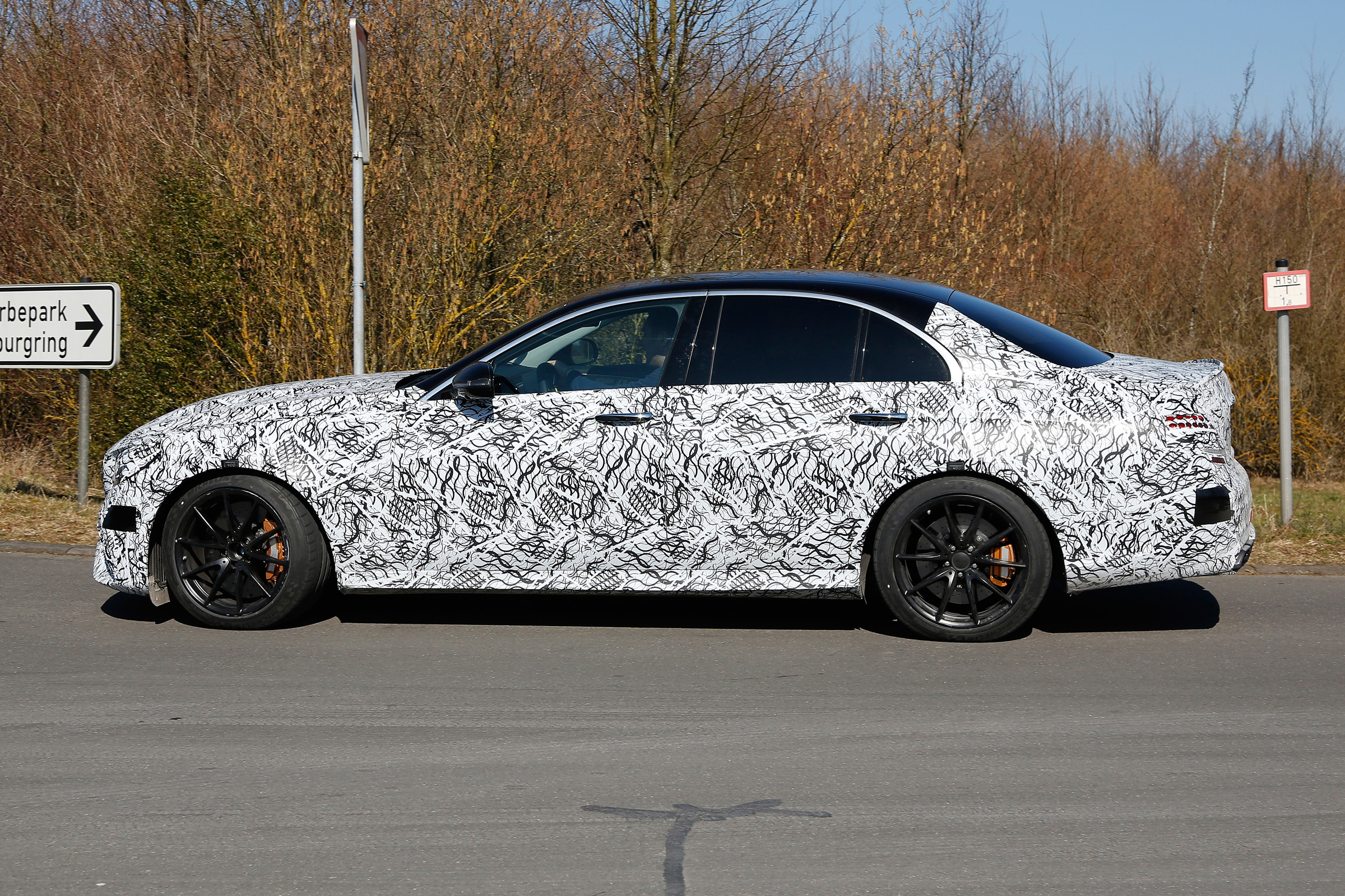 Mercedes-AMG E 63 2016 spy shots - saloon side