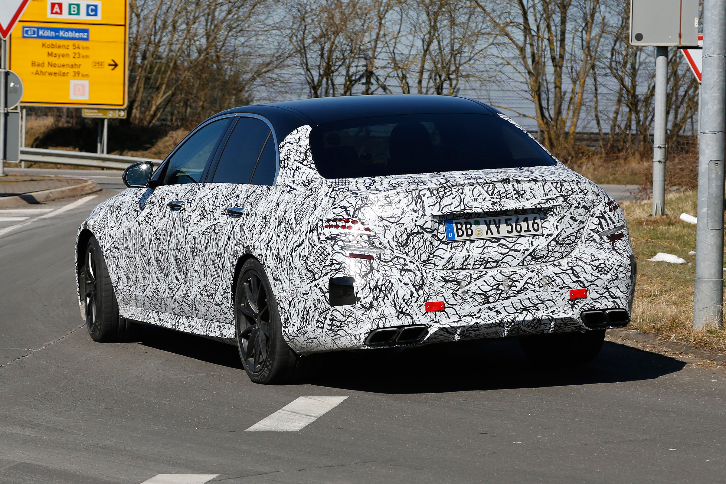 Mercedes-AMG E 63 2016 spy shots - saloon rear