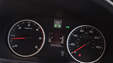 Mitsubishi L200 -dials