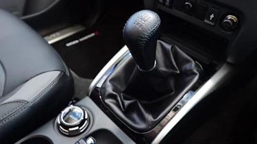 Mitsubishi L200 - centre console