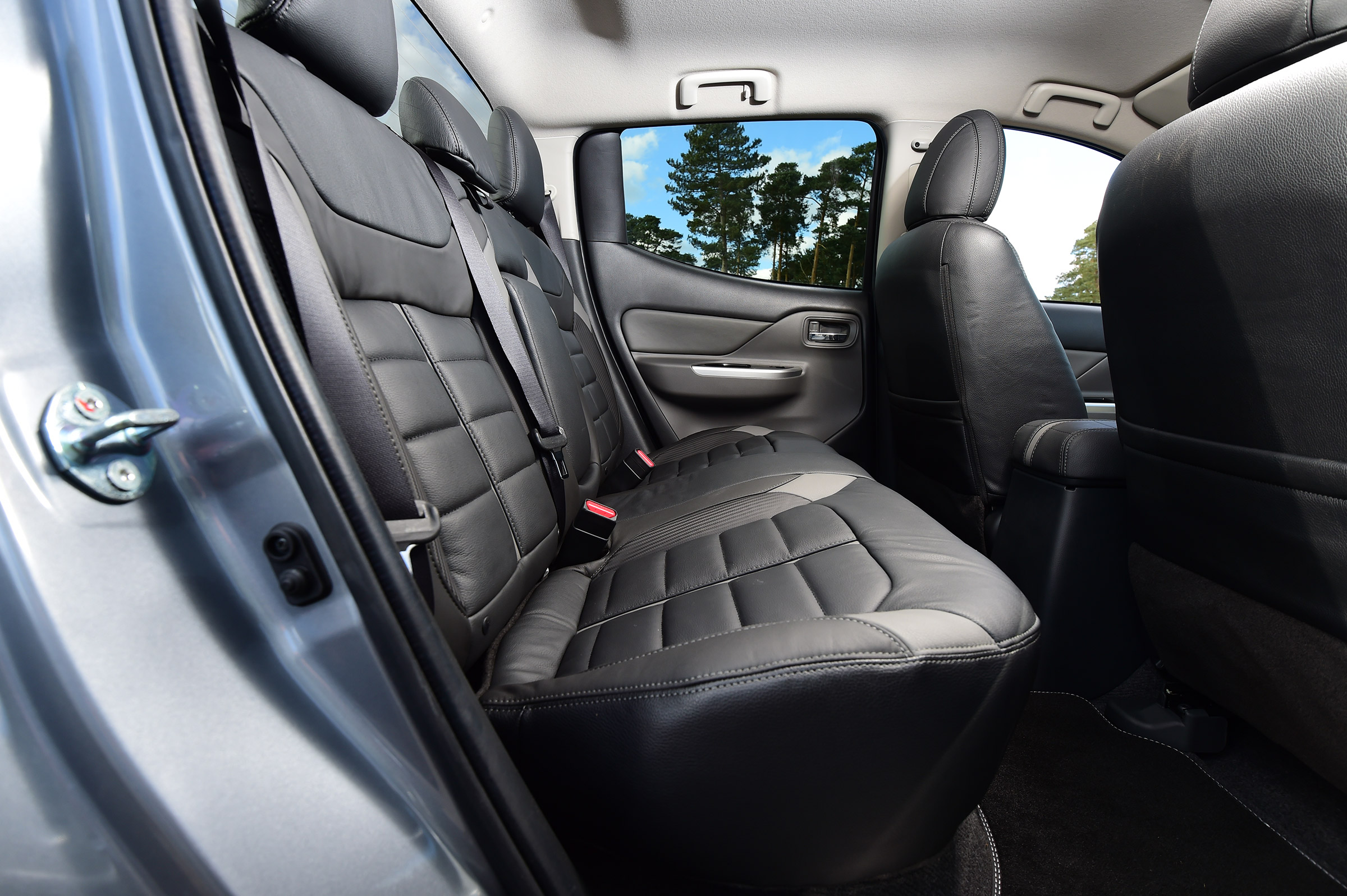 Mitsubishi L200 - rear seats