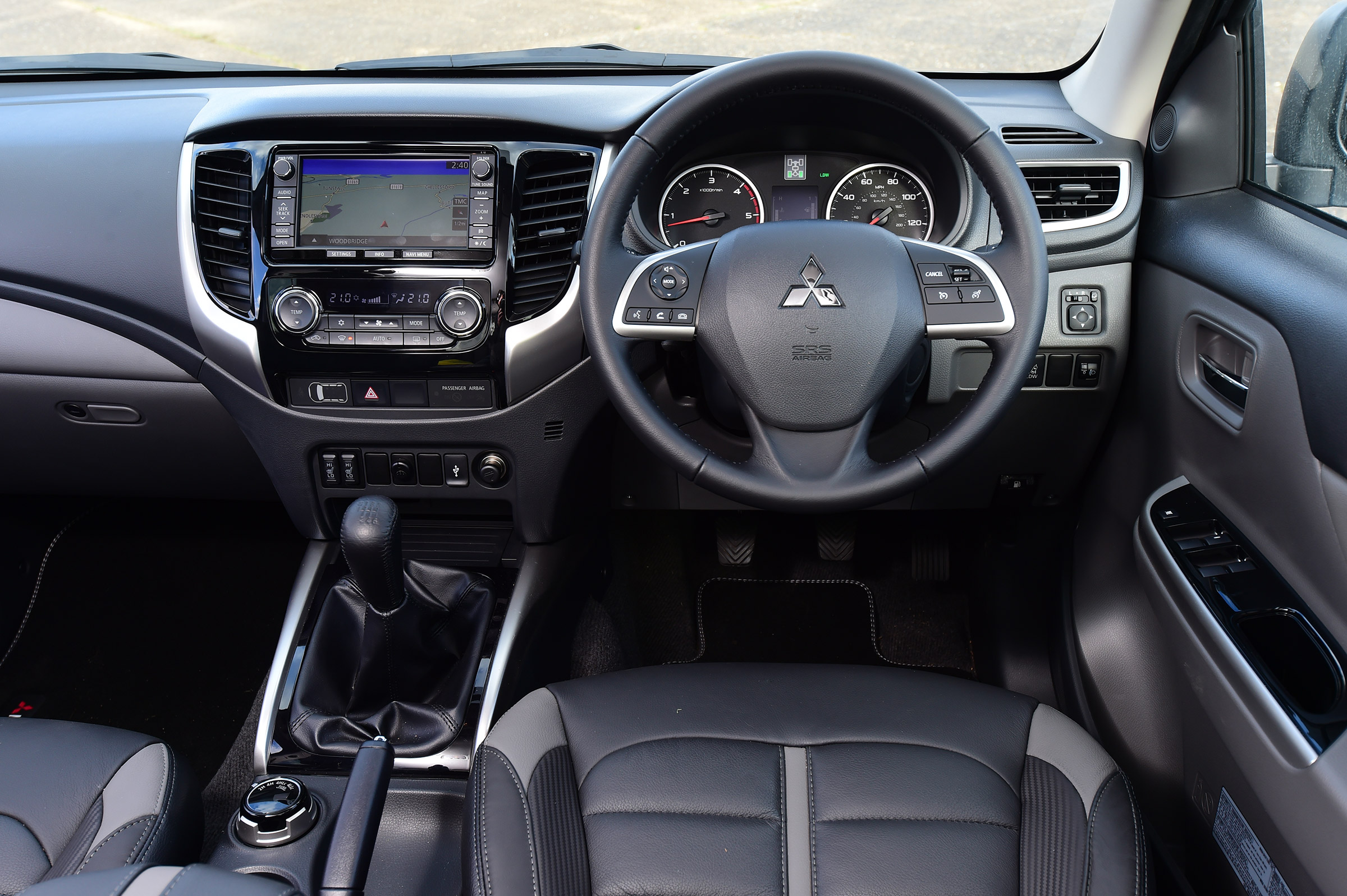 Mitsubishi L200 - dash