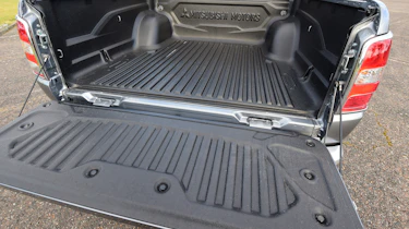 Mitsubishi L200 - load space