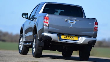Mitsubishi L200 - rear cornering